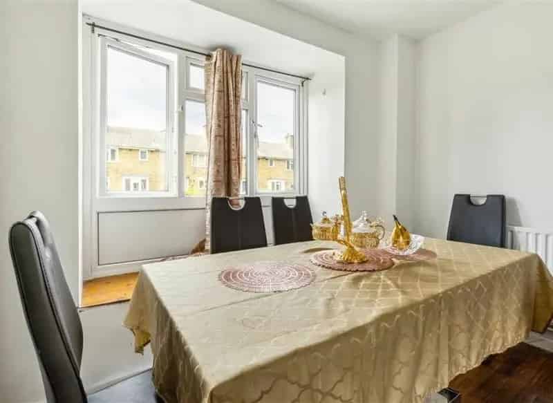 Two Bedroom Maisonette Courtlands Estate Ideal First Home Investment