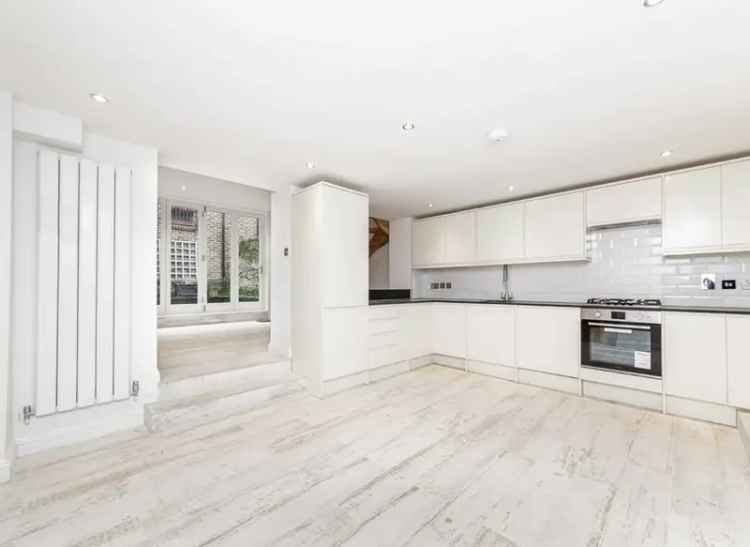 Flat For Sale in London, England