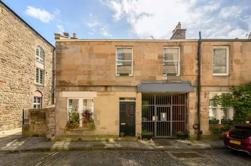 3 Bedroom Flat for Sale in Stockbridge Edinburgh