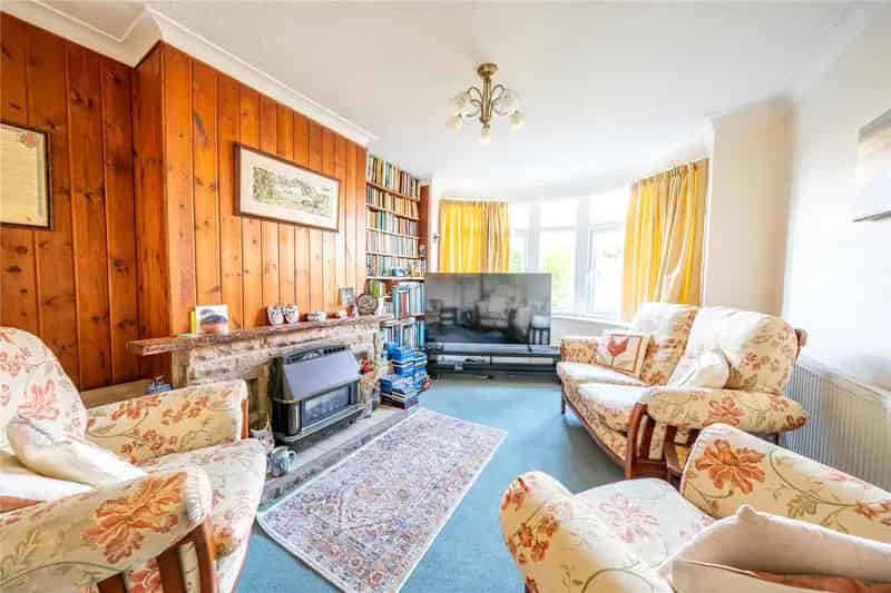 3 Bed Semi-Detached House Near Oakwood Lane