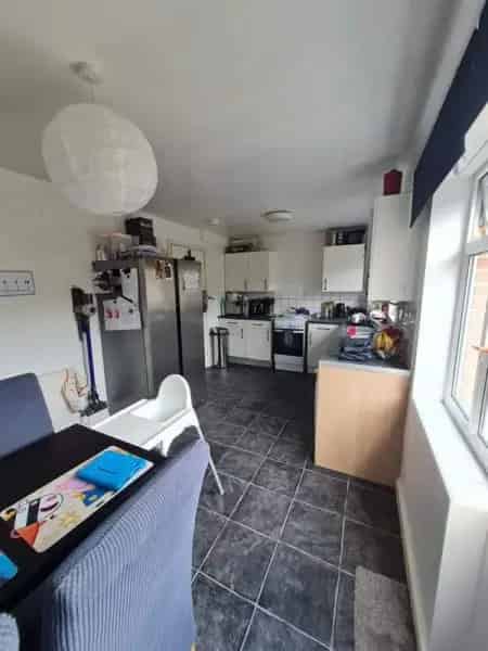 3 Bed Semi-Detached House Wexham Slough Near Amenities and Schools