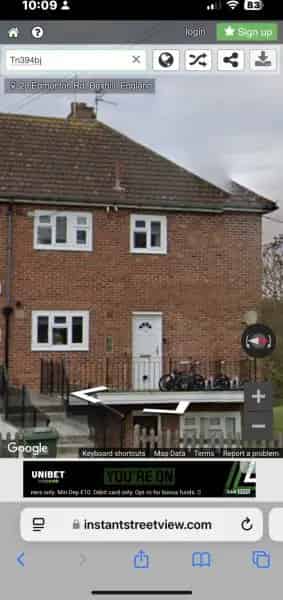 2 Bed Maisonette Near Shops and Schools Large Garden