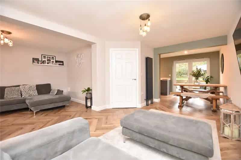 Stunning Semi-Detached Home Open Plan Living Modern Fitted Kitchen 3 Double Bedrooms