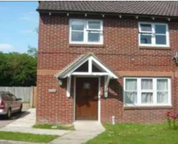 3 Bed House East Grinstead - 3 Car Driveway, Garden