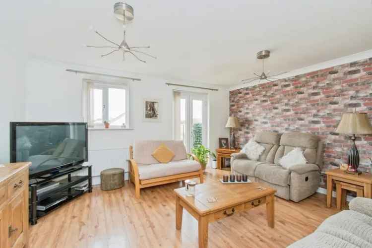 4 Bedroom Mid-Terraced House Jasmine Gardens Castleford