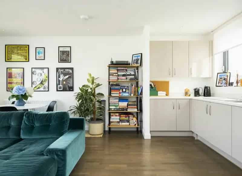 Modern 1-Bed Apartment 585 sq ft Chain Free