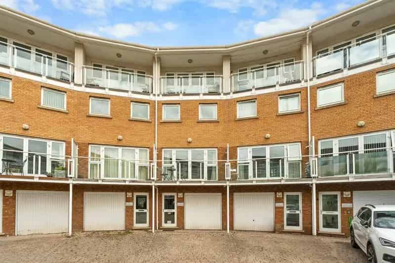 3 Bedroom Townhouse for Sale in Cardiff Bay Century Wharf
