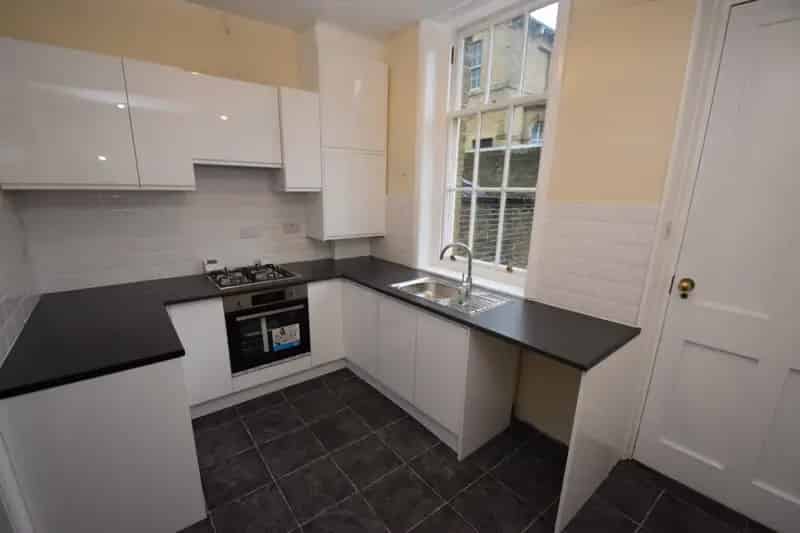 2 Bed Grade II Listed House Saltaire New Kitchen Cellar