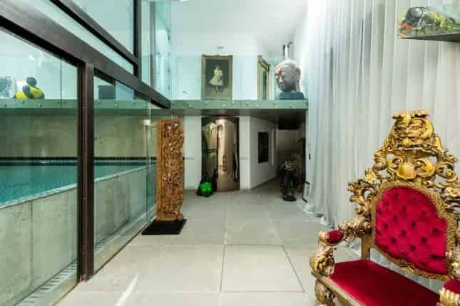 Detached House for Sale in Hampstead NW3