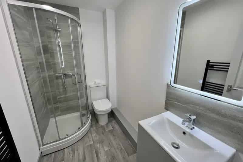 Stunning One Bedroom Apartment Zero Deposit Available Parking