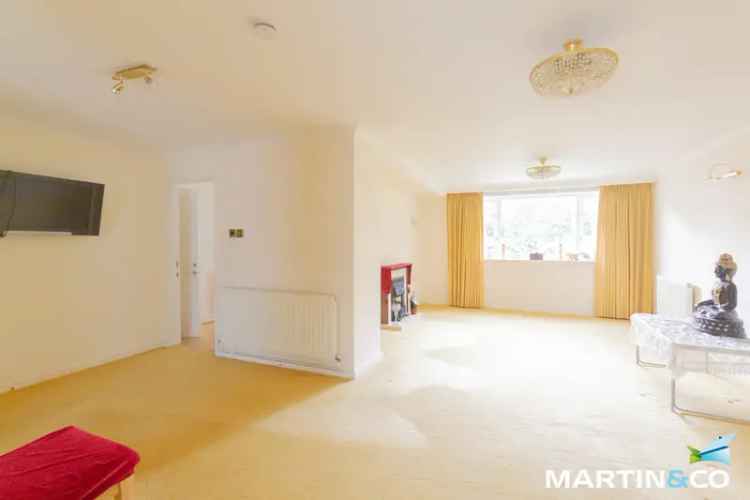 4 Bedroom Detached House with Garage and Garden