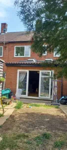 3 Bed House with Garden and Driveway