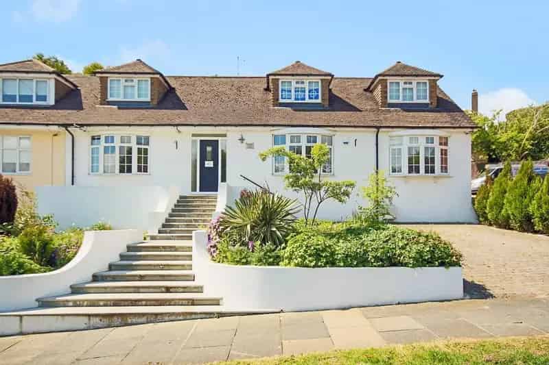 5 Bedroom Semi Detached Bungalow For Sale