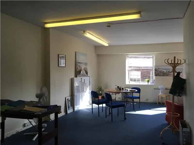 99 High Street Retail Unit with Offices