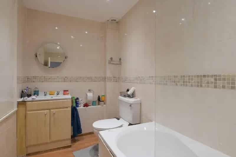 3 Bed House Freehold Garden Garage Parking EPC C Council Tax D