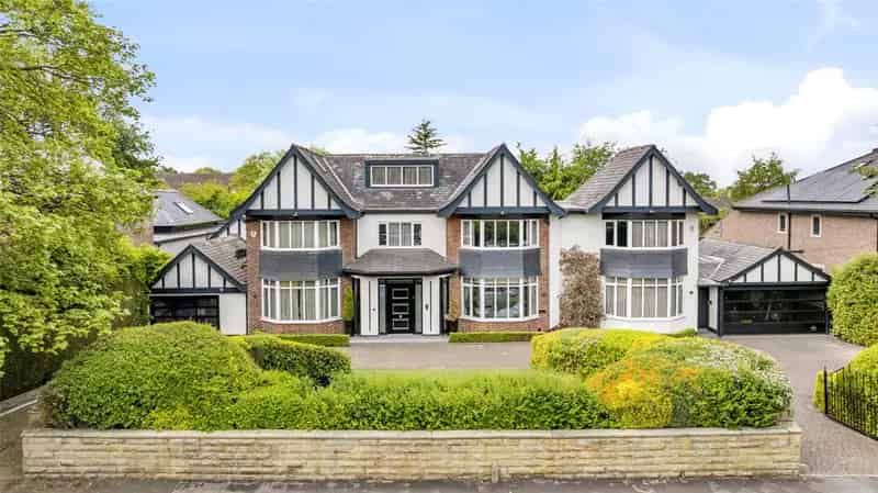 9 Bedroom Detached House for Sale in Alwoodley