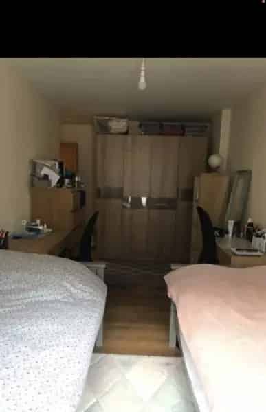 Spacious 2 Bed Flat near Colindale Station with Balcony