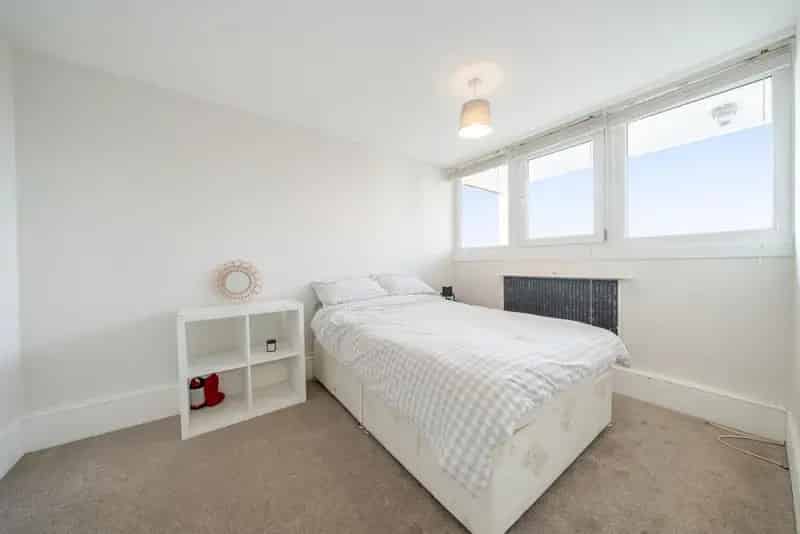 Spacious 2-Bedroom Flat near Clapham Junction