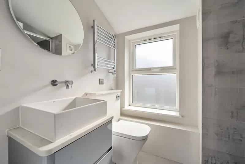 Modern One Bedroom Top Floor Apartment with Skylights and Juliet Balcony