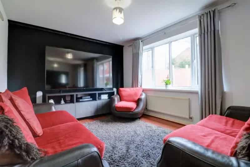 3 bedroom detached house