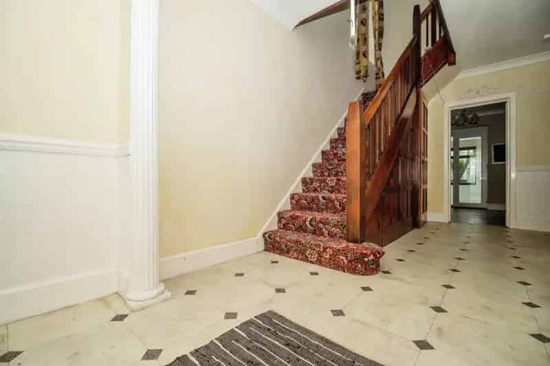 Spacious 3 Bed Detached House with Garage and Parking Near Weymouth Beach