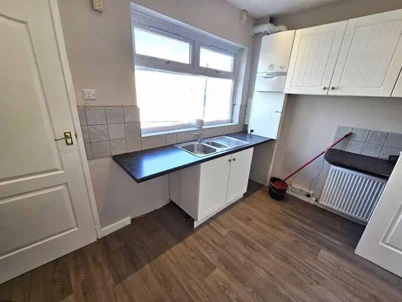 3 Bedroom Detached House Near M32 - Freshly Decorated