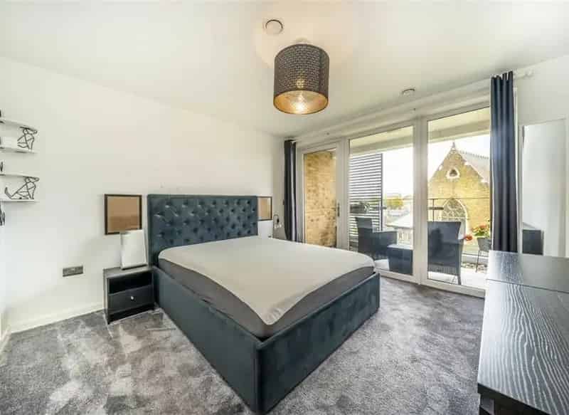 One Bedroom Property Near Maze Hill and Westcombe Park Stations