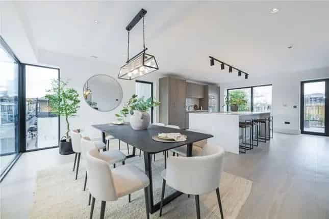 5 Bedroom House for Sale in London SW11 Near Clapham Common