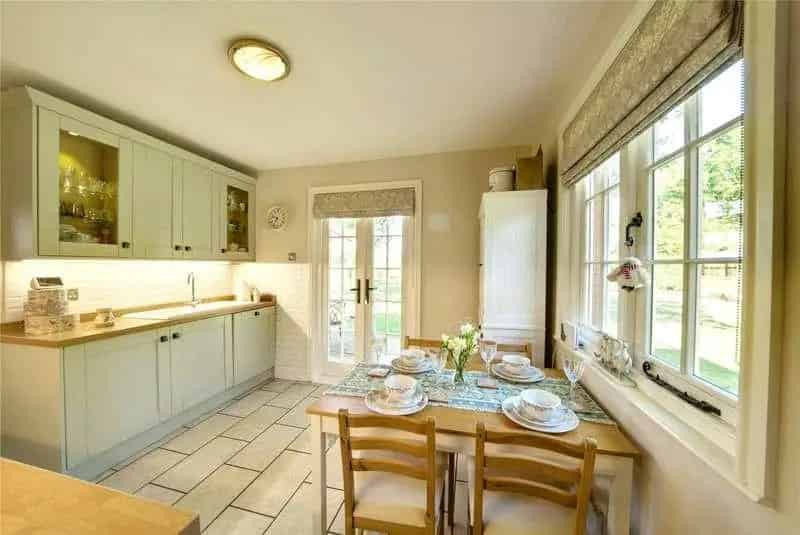 2 bed house for sale