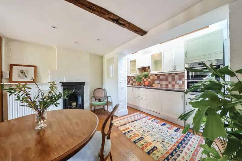 2 Bedroom Terraced House for Sale near Winchester Station