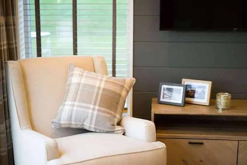 2 Bed Lakeside Lodge Upton Lake Luxury Waterside Home