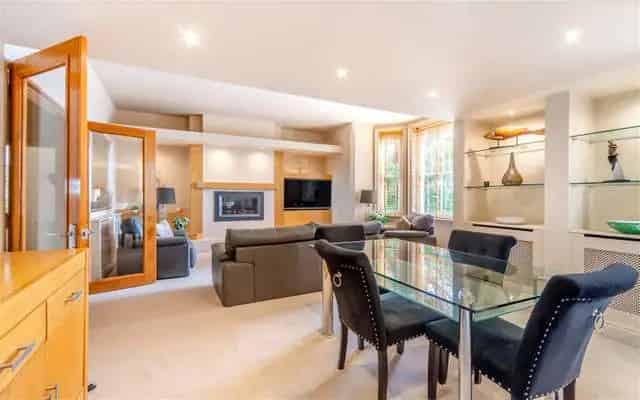 Victorian Apartment, 1342 sq ft, Two En-suite Bedrooms