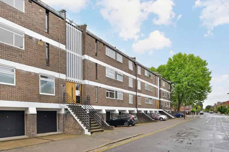 2 Bedroom Flat House to Rent