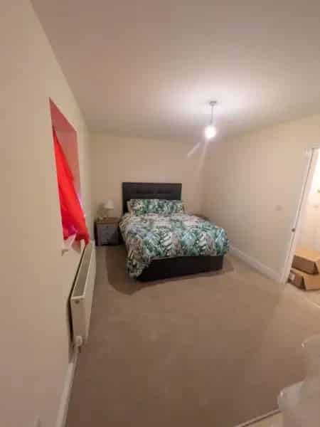 Spacious Ground Floor Flat Near RAF Base