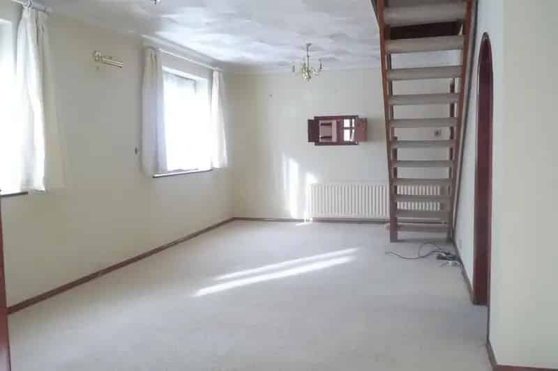 4 Bedroom Bungalow Near Ryemead Retail Centre