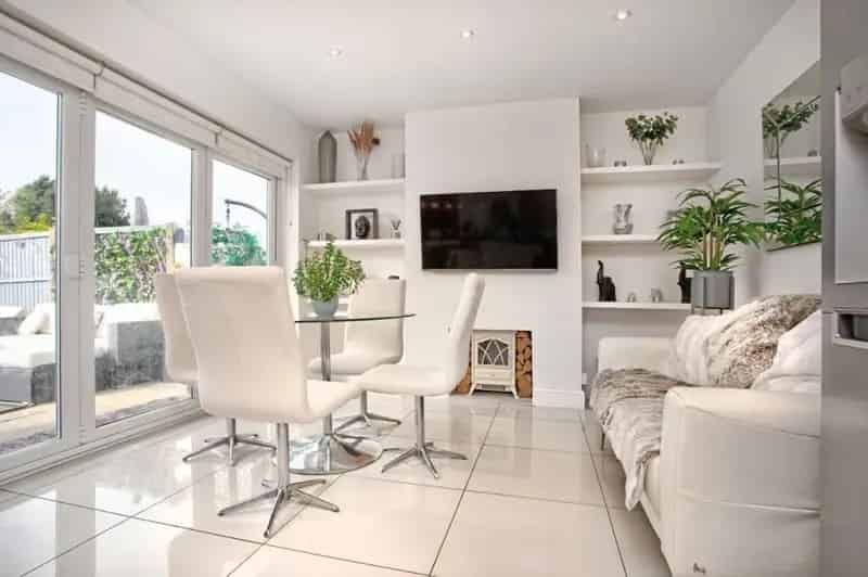 4 Bedroom Family Home with Landscaped Garden and Garage