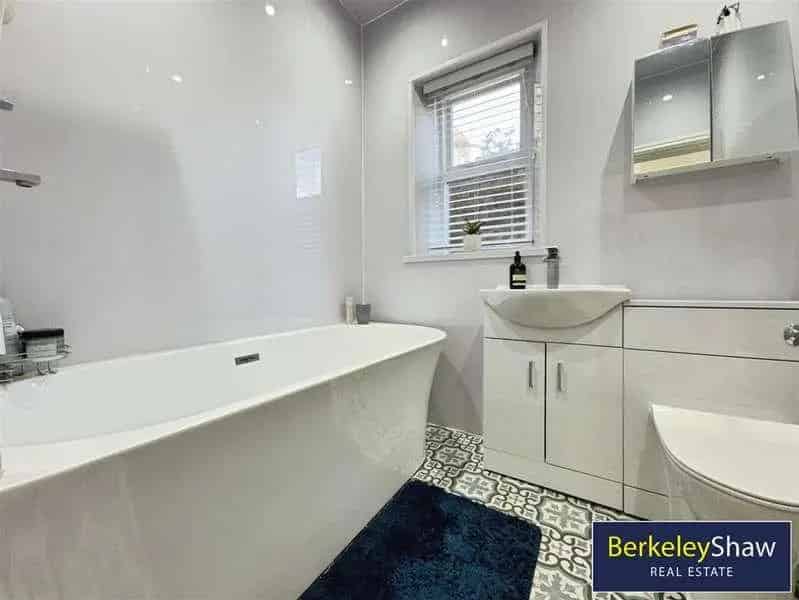 2 Bed Flat for Sale Stylish Apartment Ground Floor