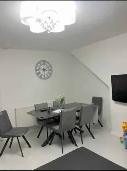 Large 3 Bed Maisonette Near Amenities and Schools
