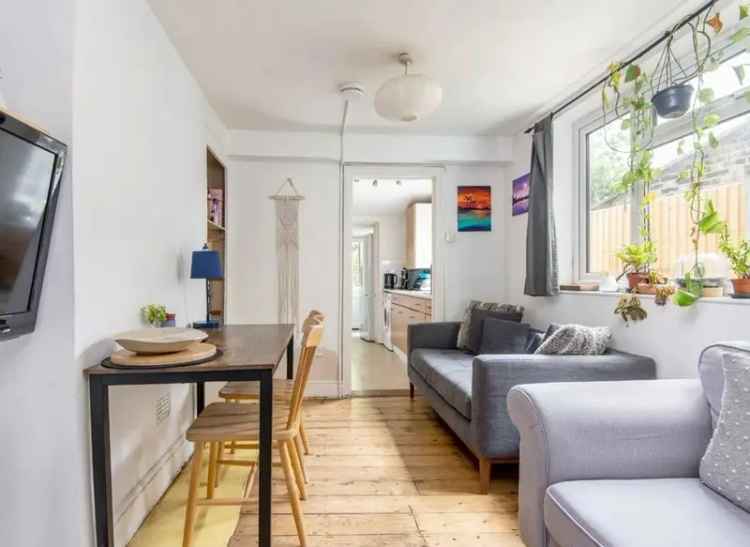 Three Bedroom Victorian Terrace Near Victoria Park