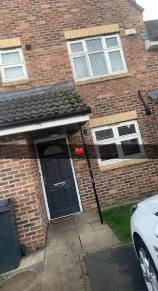 3 Bedroom House With Large Garden and Driveway