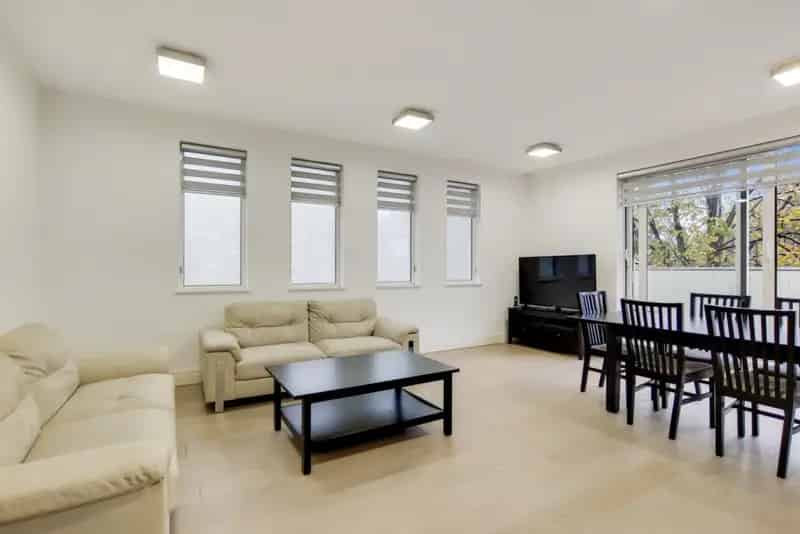 3-Bedroom Apartment Near Ealing Common Station