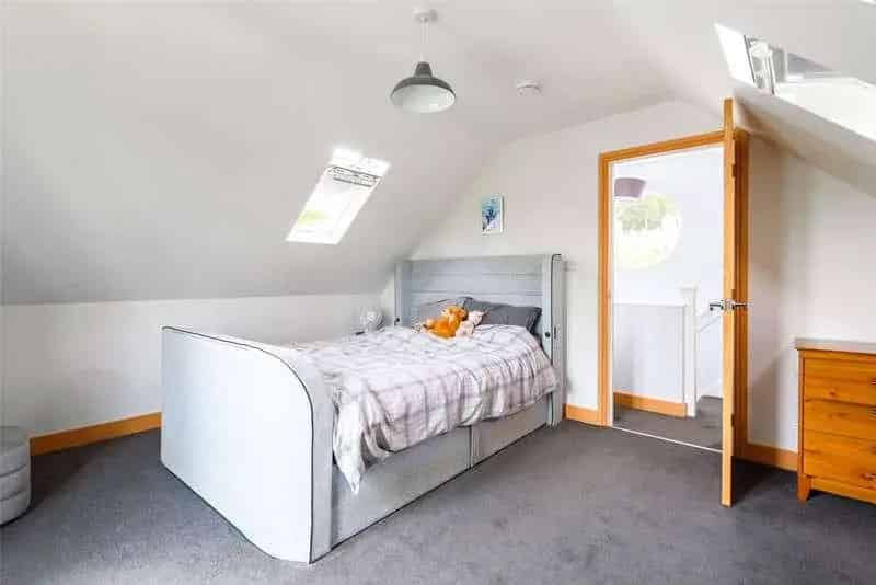 6 bed house for sale