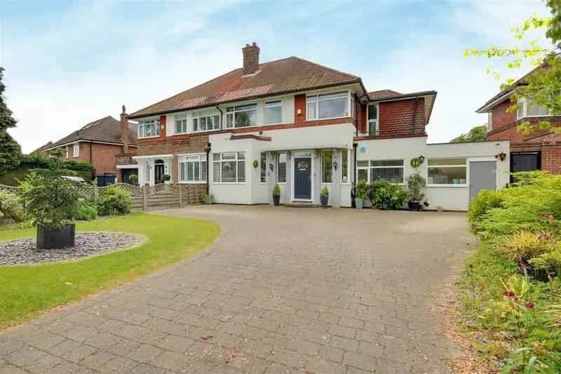 4 bedroom semi-detached house for sale