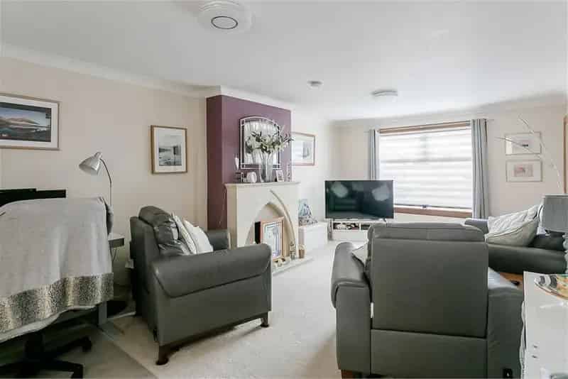 3 Bed House Terraced with 2 Reception Rooms Currie