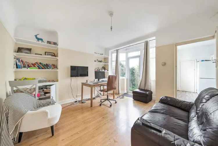 Flat For Sale in London, England