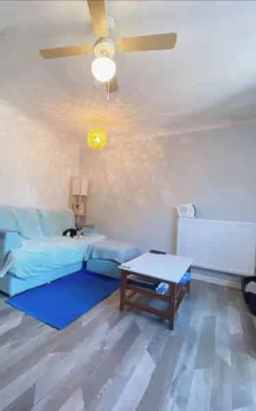 2 Bed House Near Waterfront  Quiet Cul-de-sac Family Home