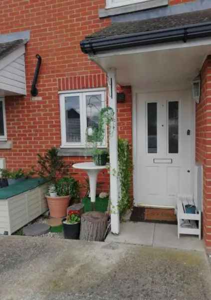 2 Bed House Near Waterfront  Quiet Cul-de-sac Family Home