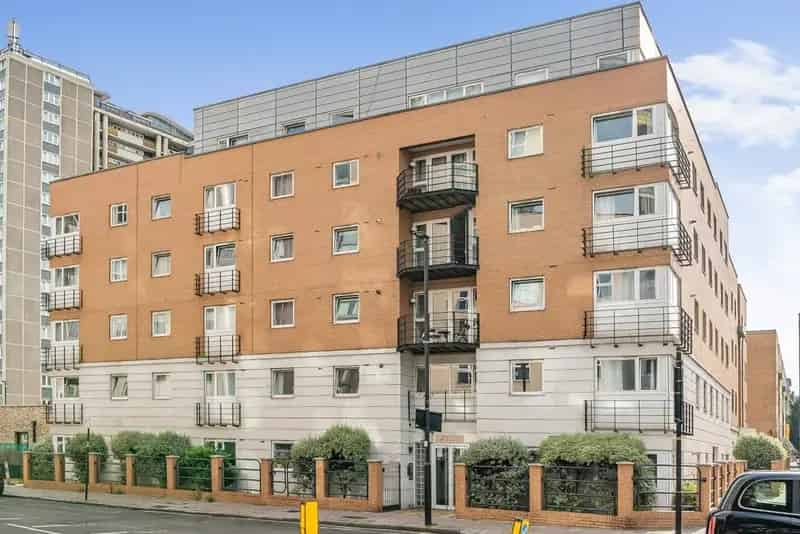 One Bedroom Flat Near Canal Modern Development Chain Free