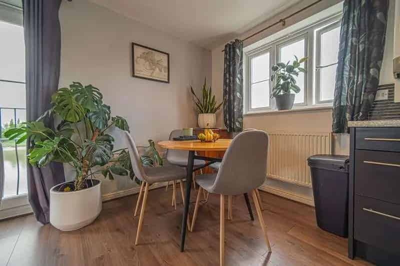 2 bed flat for sale