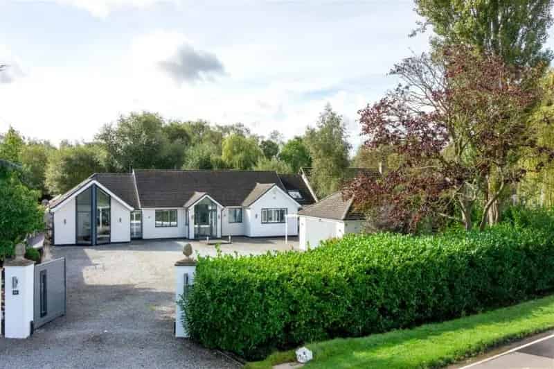 3 Bed House For Sale - Modern Home with Solar Panels and Stunning Views
